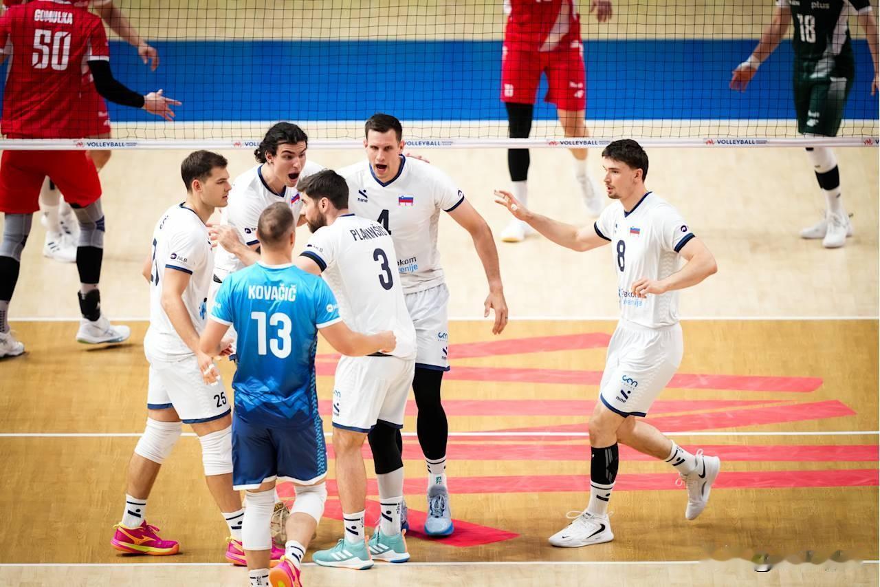 斯洛文尼亚🇸🇮3-2力克波兰🇵🇱，取得两连胜，入账9.72分。
➡️(2