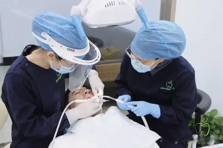 治疗“一颗牙”前后所花费用，令人难以接受，普通收入人群还能看得起牙吗？——一次看