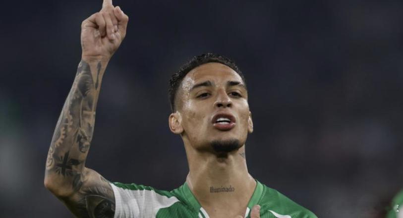 据《世界体育报》的报道，贝蒂斯前锋安东尼的脚踝伤势有所缓解，应该可以顺利出战巴萨