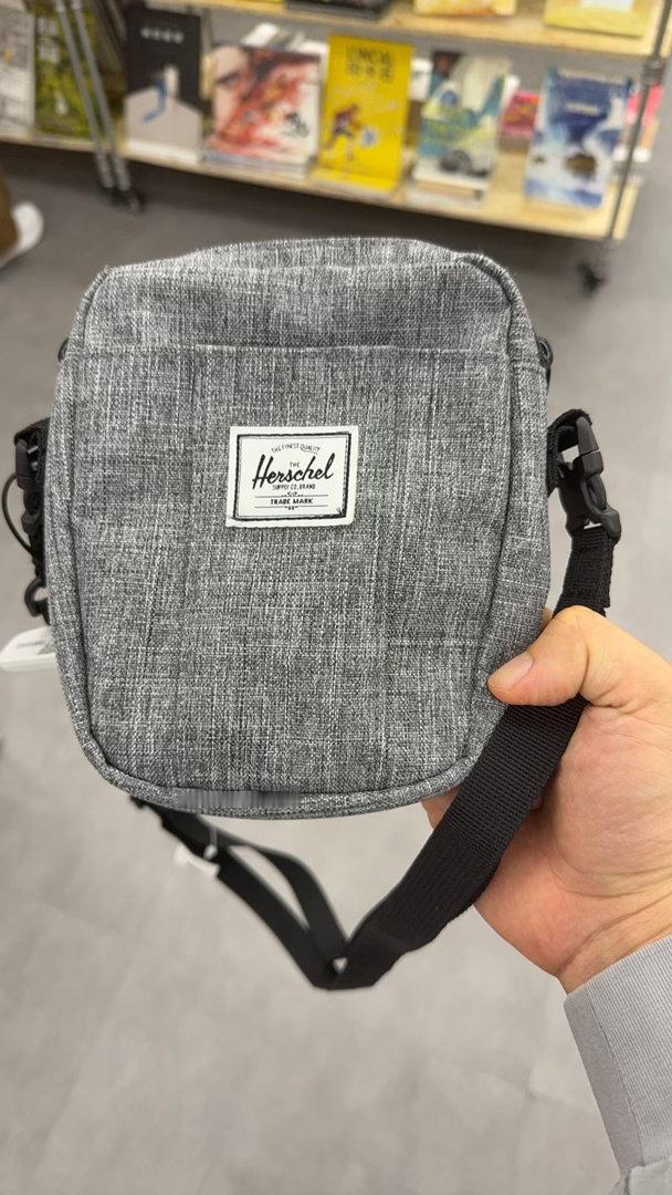 平时旧书攒一堆也会找多抓鱼来回收，原来他们家已经开了实体店了。也没有人告诉过我多