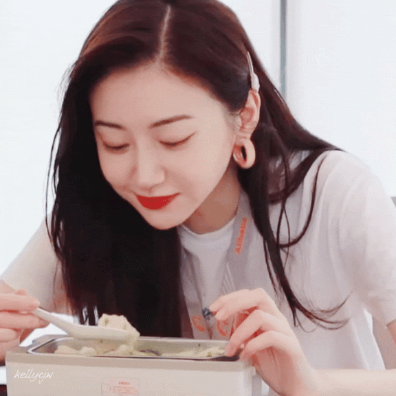 景甜  | 景甜你是真的很不错  | 不给景甜吃辣条爱干饭的小可爱看着甜宝宝吃饭