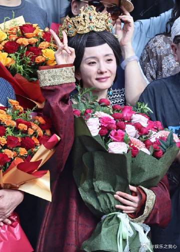 杨幂江山大同杀青照家人们，今天必须来和大家好好唠唠杨幂在《江山大同》的杀青照！最