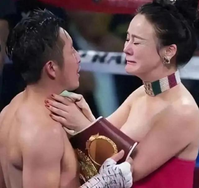 霍利菲尔德里迪克鲍全栽了！邹市明夫妇商业也遇困
职业拳王的财富魔咒，连商学院老婆