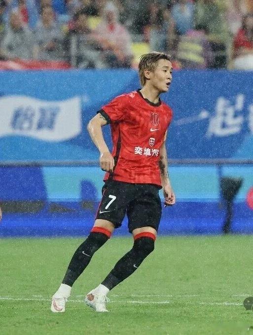 成都蓉城 不经意间，阿铁体育杂谈给出的观点正好对今年中超联赛目前的发展态势有一个