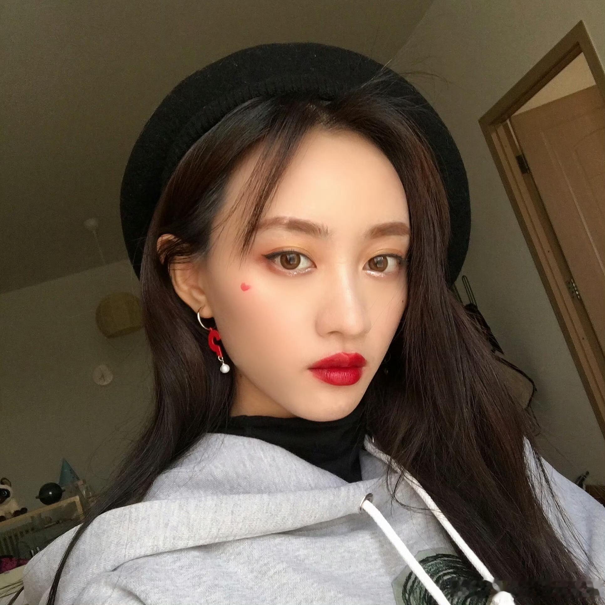 网传黄婷婷万花世界被换角被换成谁了啊这也太惨了吧 