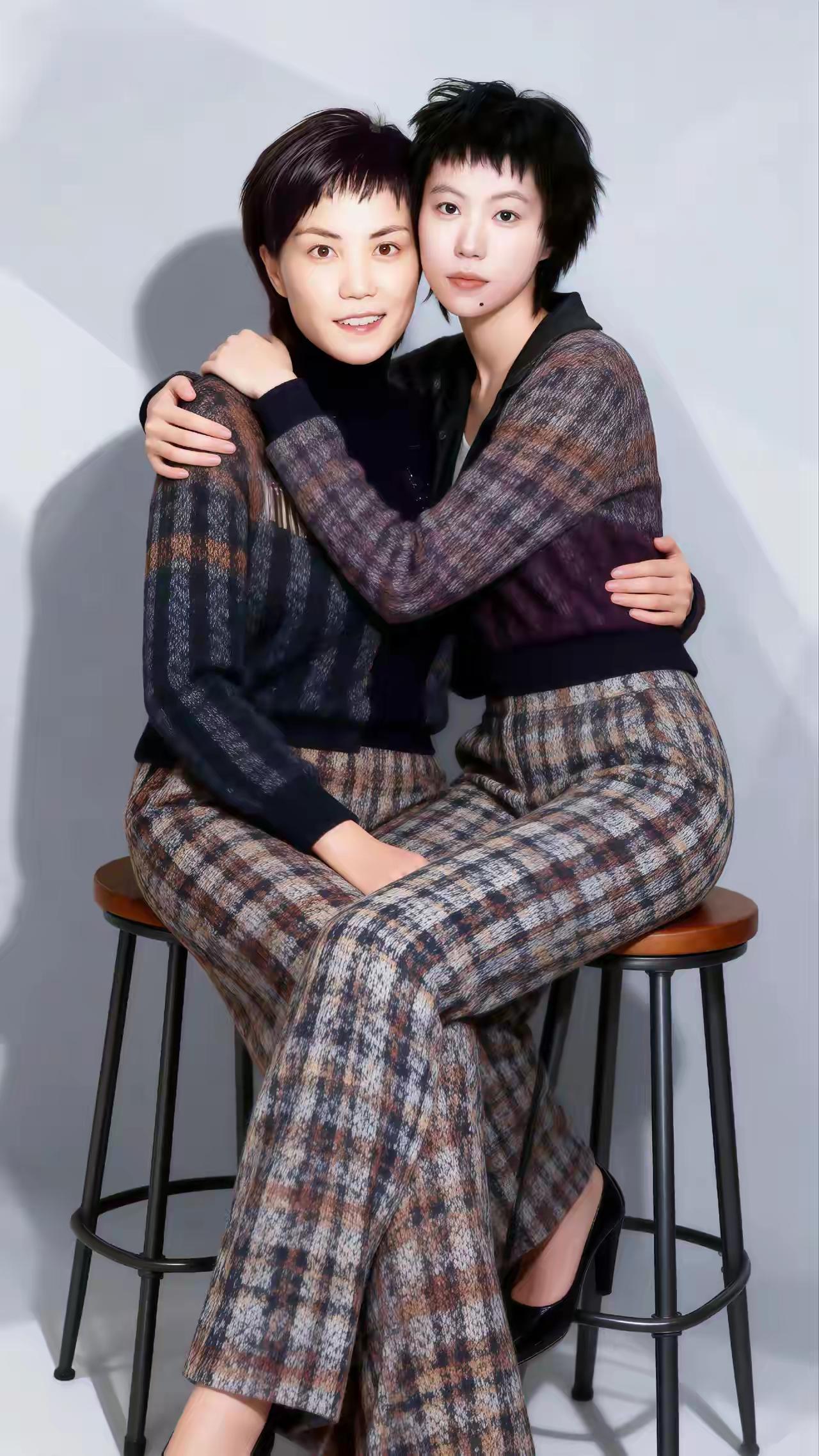 难怪王菲喜欢窦靖童多一点，原因有两点！第一点，窦靖童的个性太像年轻时候的王菲了，