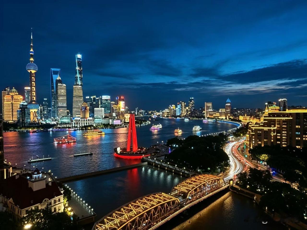 中国正在崛起为全球耀眼的明星！中国创造了经济奇迹、科技奇迹、军事奇迹以及长期社会
