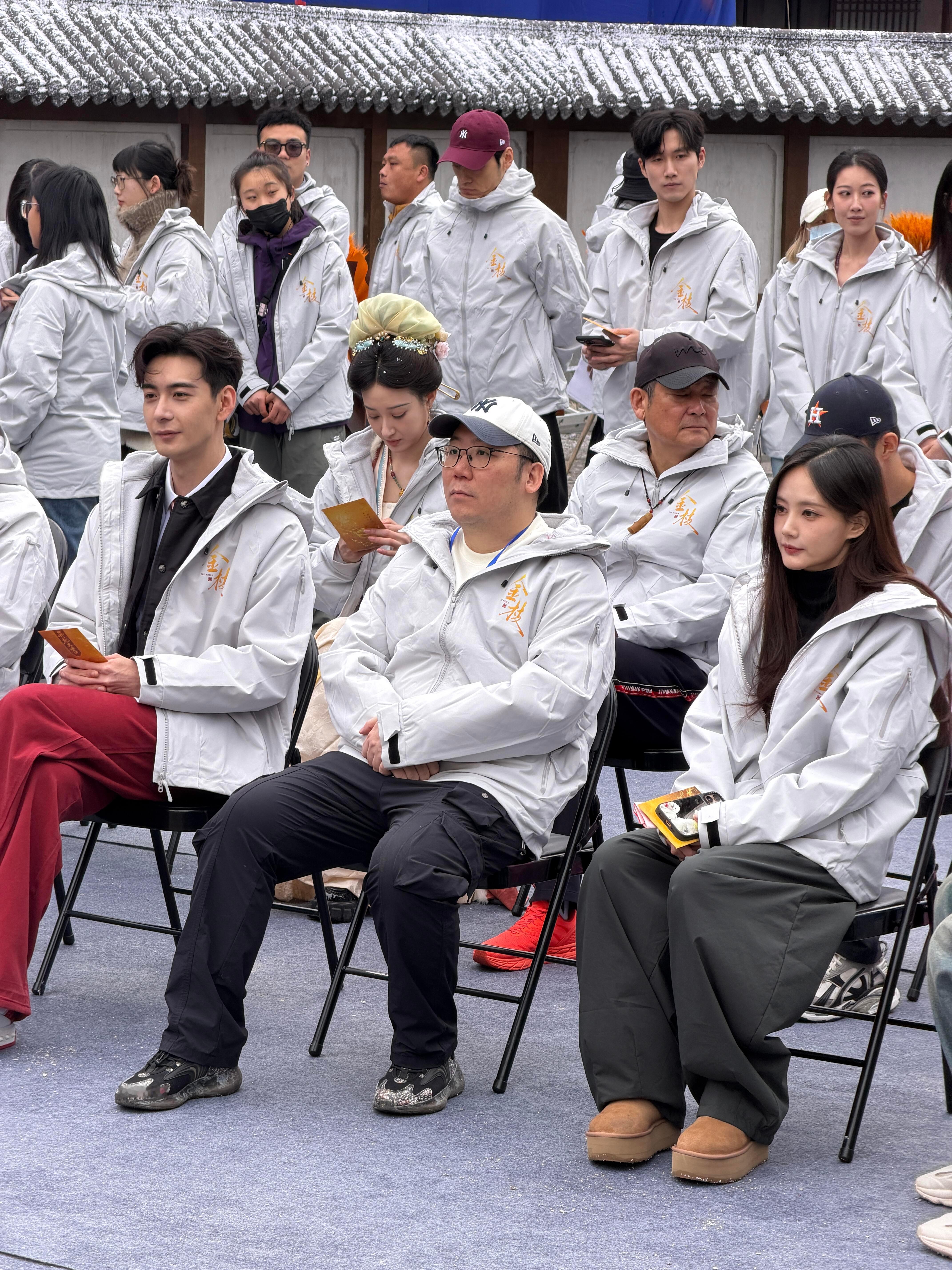 看到李一桐陈星旭新剧开机咯！现场看到祝新剧在横店开机大吉！拍摄顺利！ 