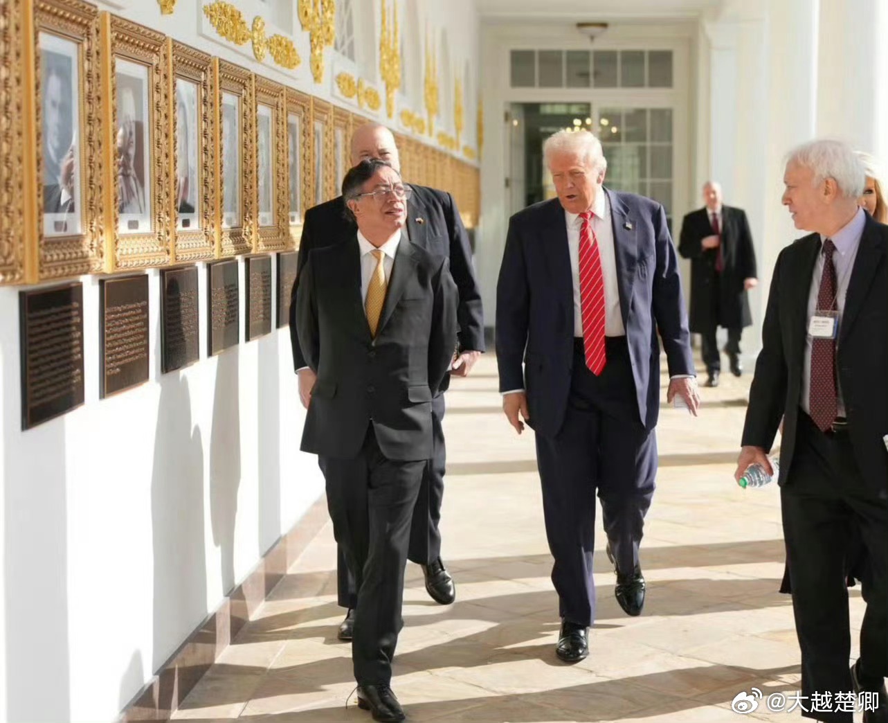 1月初，特朗普骂哥伦比亚总统佩特罗是病入膏肓的毒枭；2月初，佩特罗总统造访白宫，