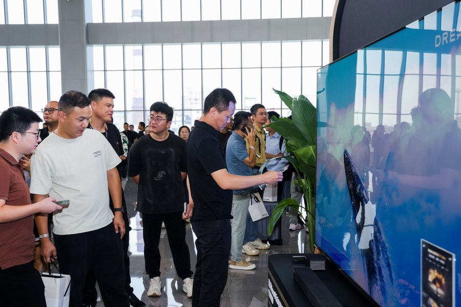 无开机广告+Aura Mini LED 追觅电视首次亮相就放大招！