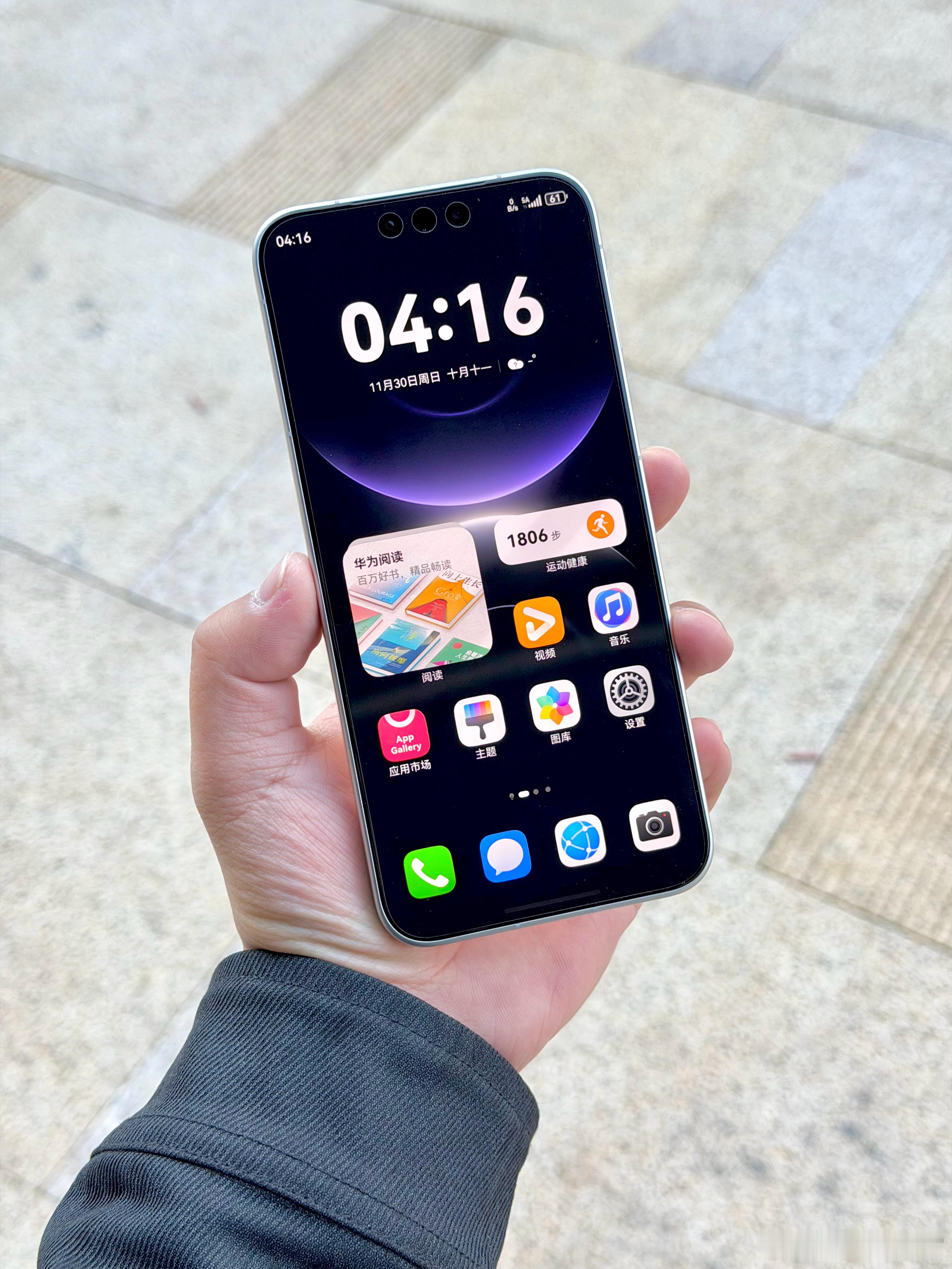 我给你们说，这代华为Mate80标准版真心可以，给的确实多，尺寸不大不小刚刚好，