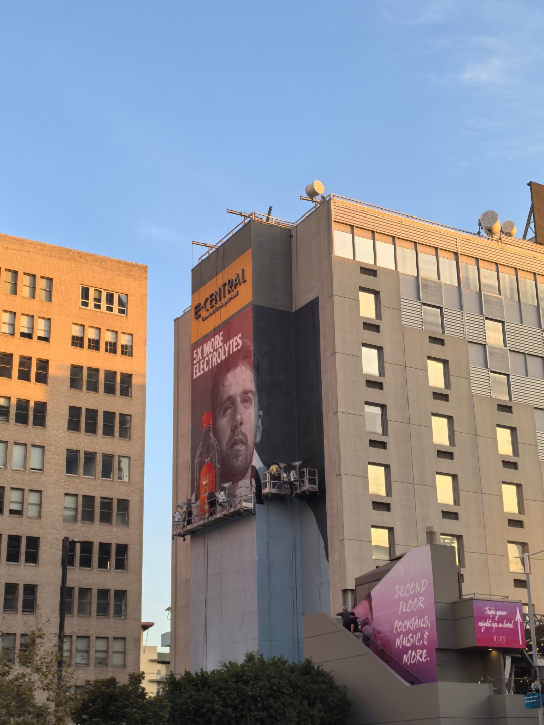 准备进场. 通常情况下门是5:30开门但是还没到点已经有好多人在这边排队了稍后进