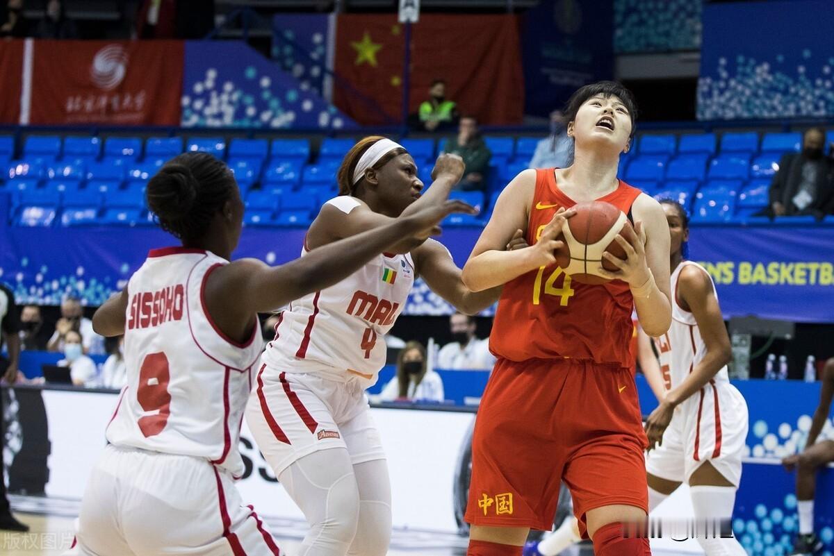 2026女篮世界杯12进8附加赛，比赛进程一波三折，中国女篮第三节还处于落后的处