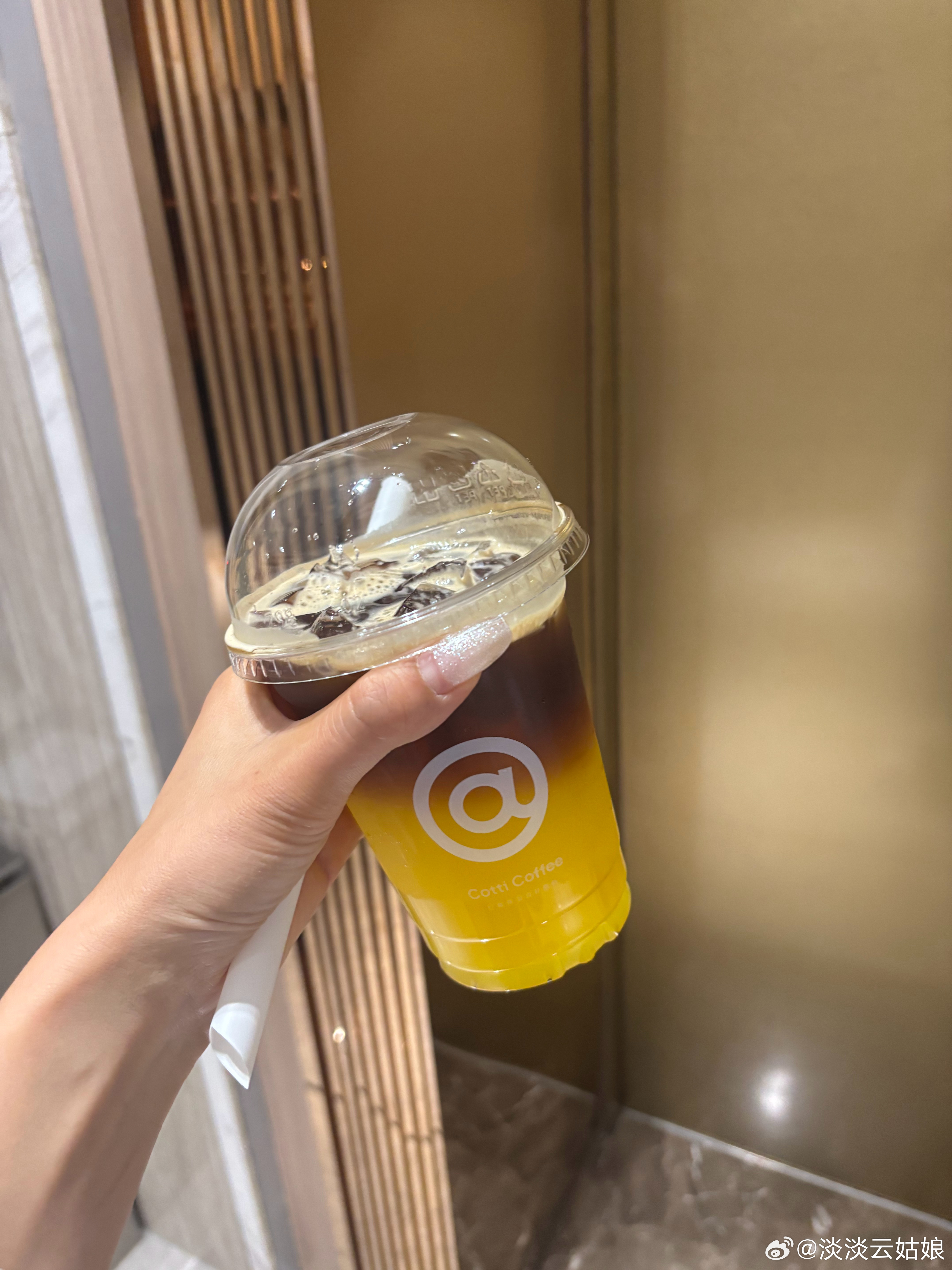 最近健身卡要到期了还没想好要不要换每天上班的动力就是喝咖啡坚持比网瘾都大戒掉咖啡