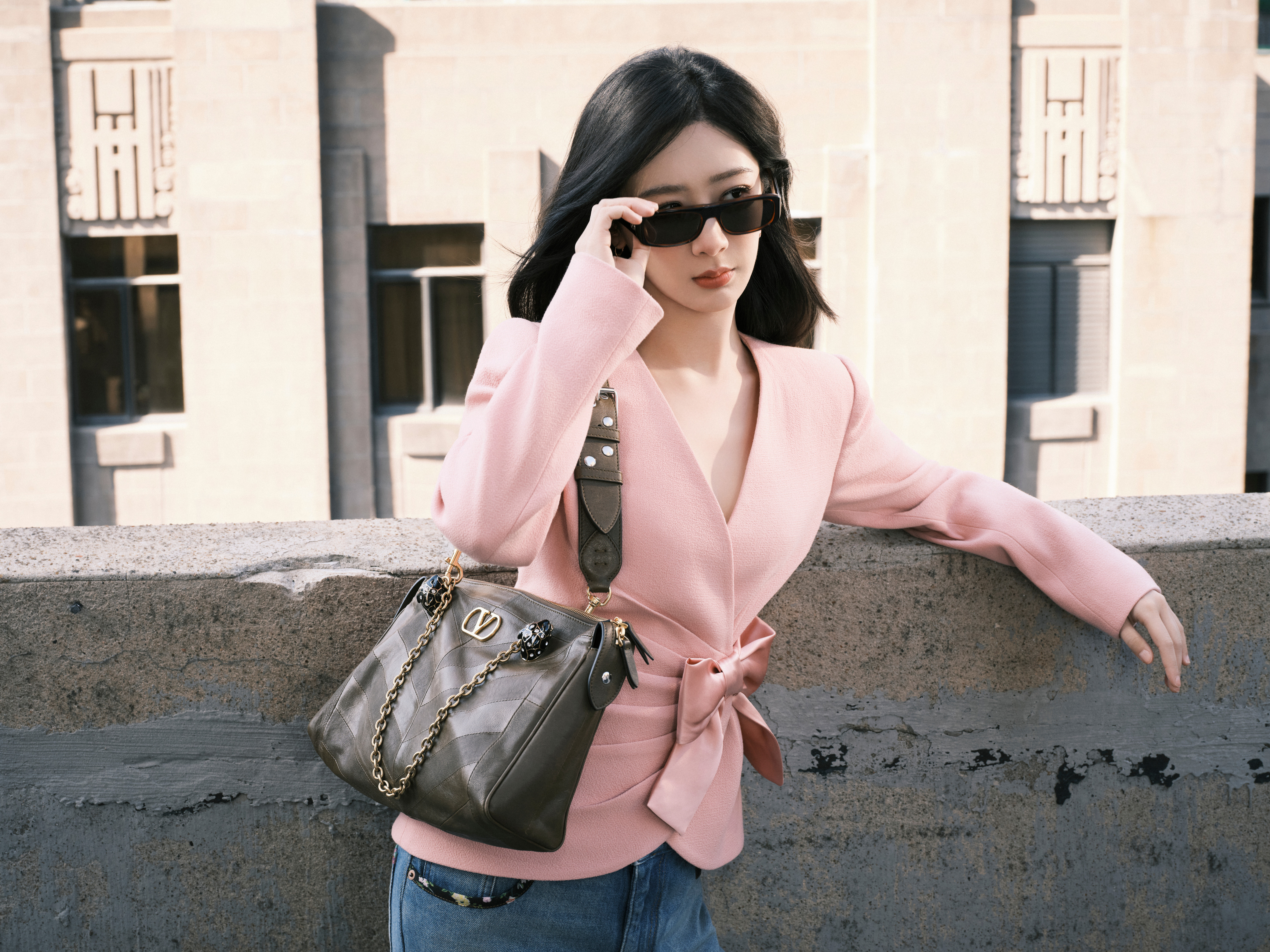 【杨紫罗马看秀OOTD】杨紫罗马看秀状态 “放慢步调，循迹构想，在快与慢的时间里