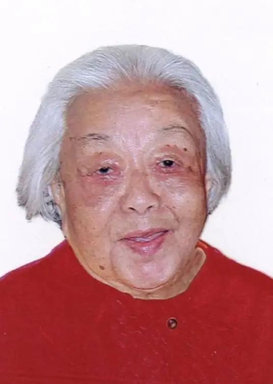 黄甘英（1921年4月-2023年1月11日），广东梅州人，出生于北京。北京师大