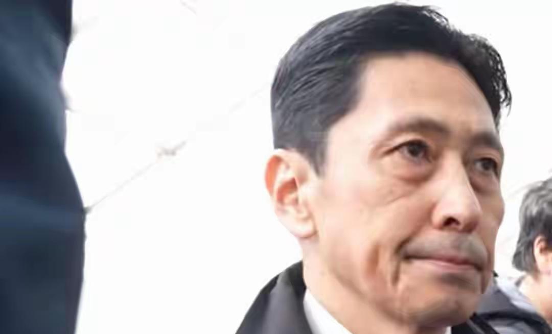 果不其然。
据多家媒体报道，日本政府代表在北京的公开场合突然宣布了“立场未变”的