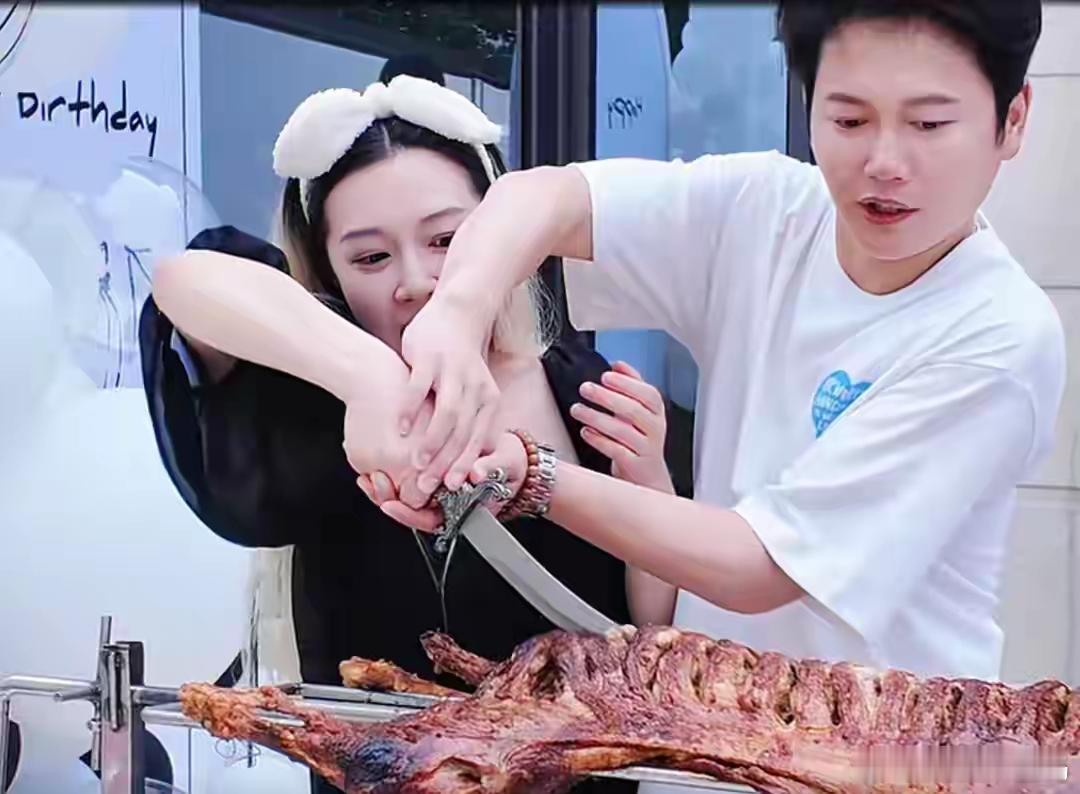孟鹤堂北京别墅为妻子庆生，孟嫂产后露面，身材还没恢复但很幸福！ ​​​