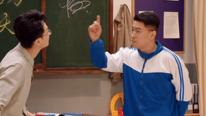 第一次见学生反向管老师恋爱的喜人奇妙夜 这剧情太绝！“36岁学生”硬核管老师恋爱