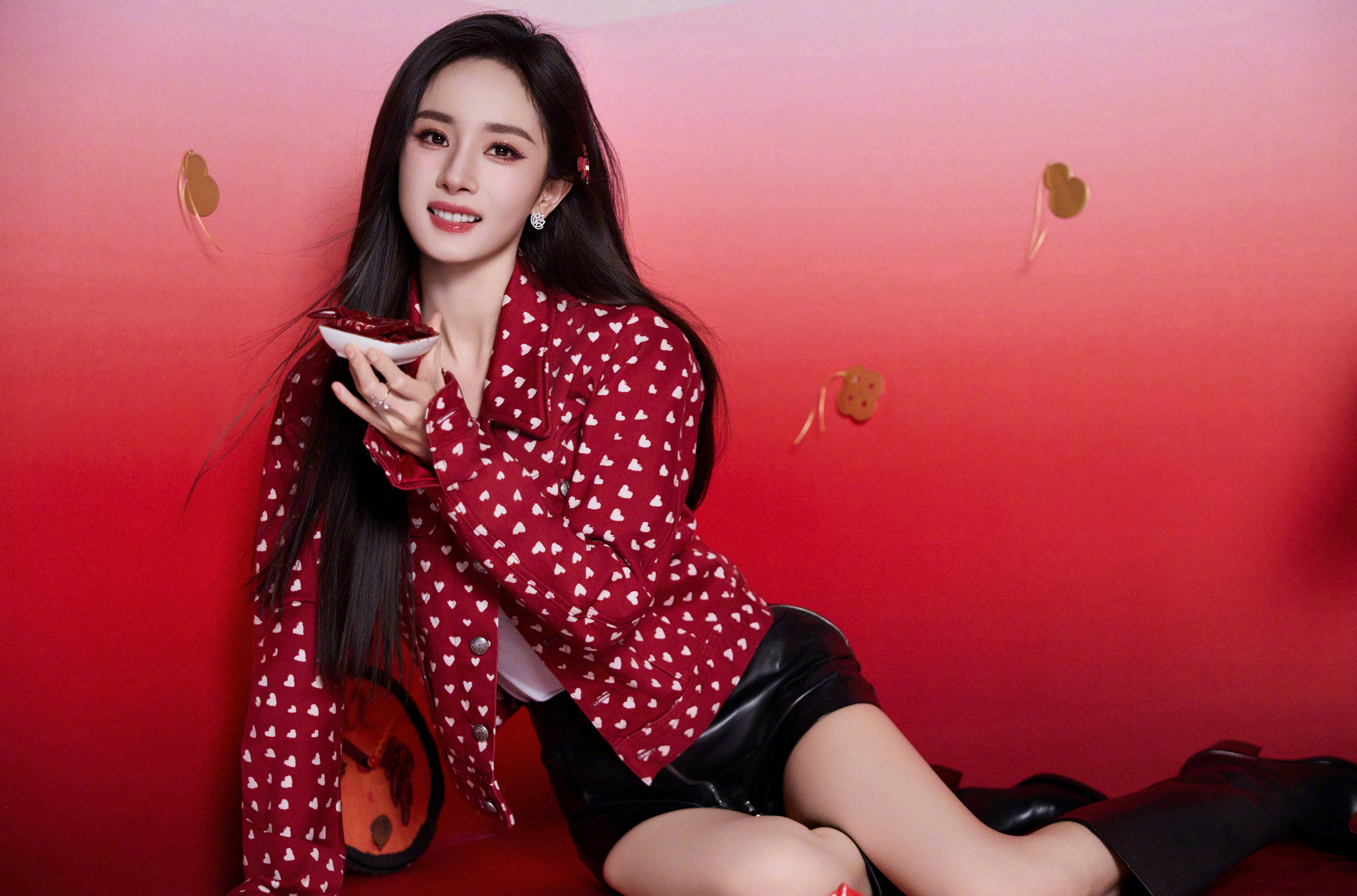 杨幂今日新造型 