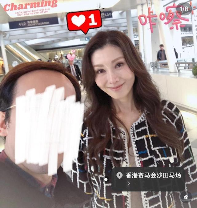 现年54岁的「大美人」李嘉欣（Michele）与富商许晋亨结婚16年，育有一子许