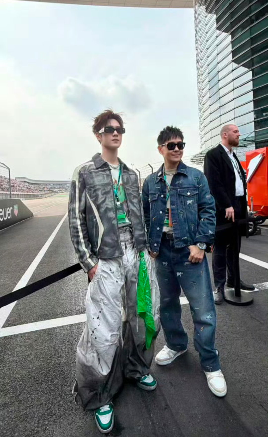 林志颖李昀锐F1合照太养眼了吧  对眼睛很好   热爱永不落幕，2位帅哥F1同框