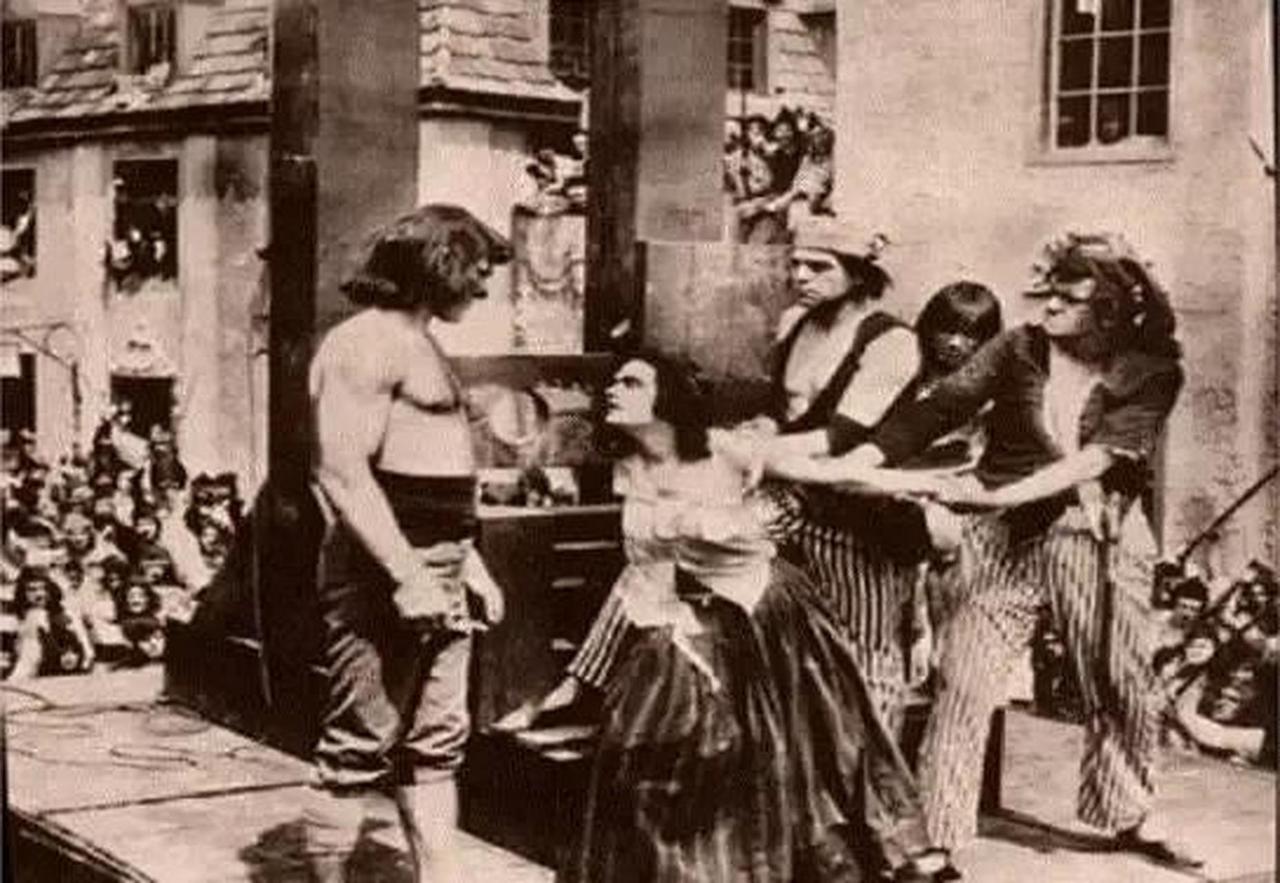 1638年，法国昂热，一名18岁少女即将被处绞刑，刽子手看她如此漂亮，就打算救她