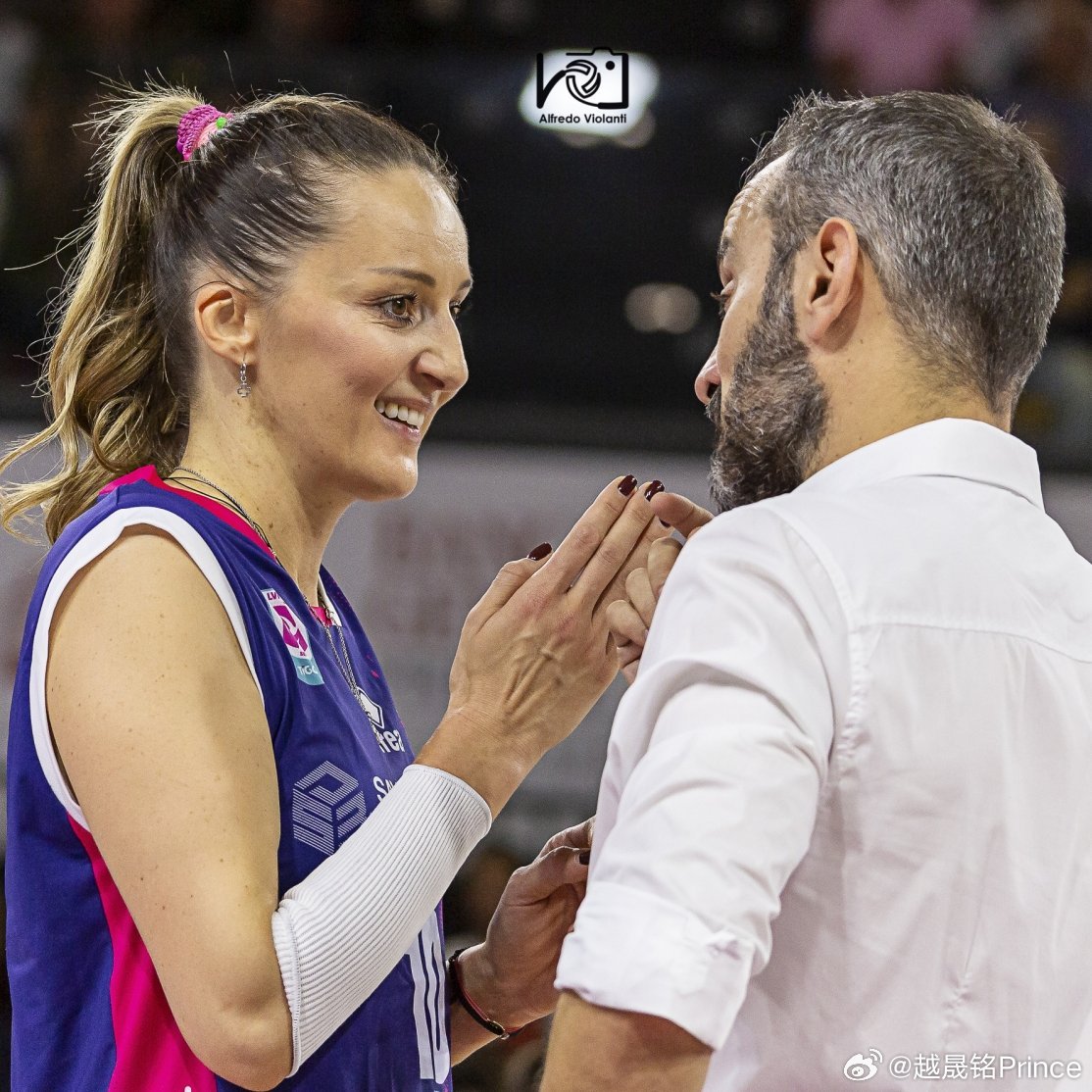 ——玛雅、斯金纳和卡斯蒂略怎么样了？她们都有些伤，玛雅伤得更重一些。卡斯蒂略和斯