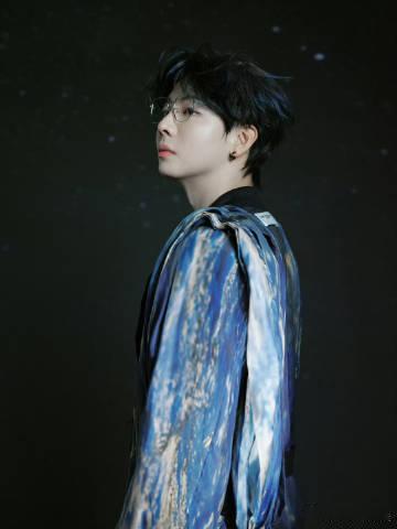胡夏被蝉咬了 这是什么神仙剧情！胡夏被蝉“选中”，希望他快点好，等一首超棒的新歌