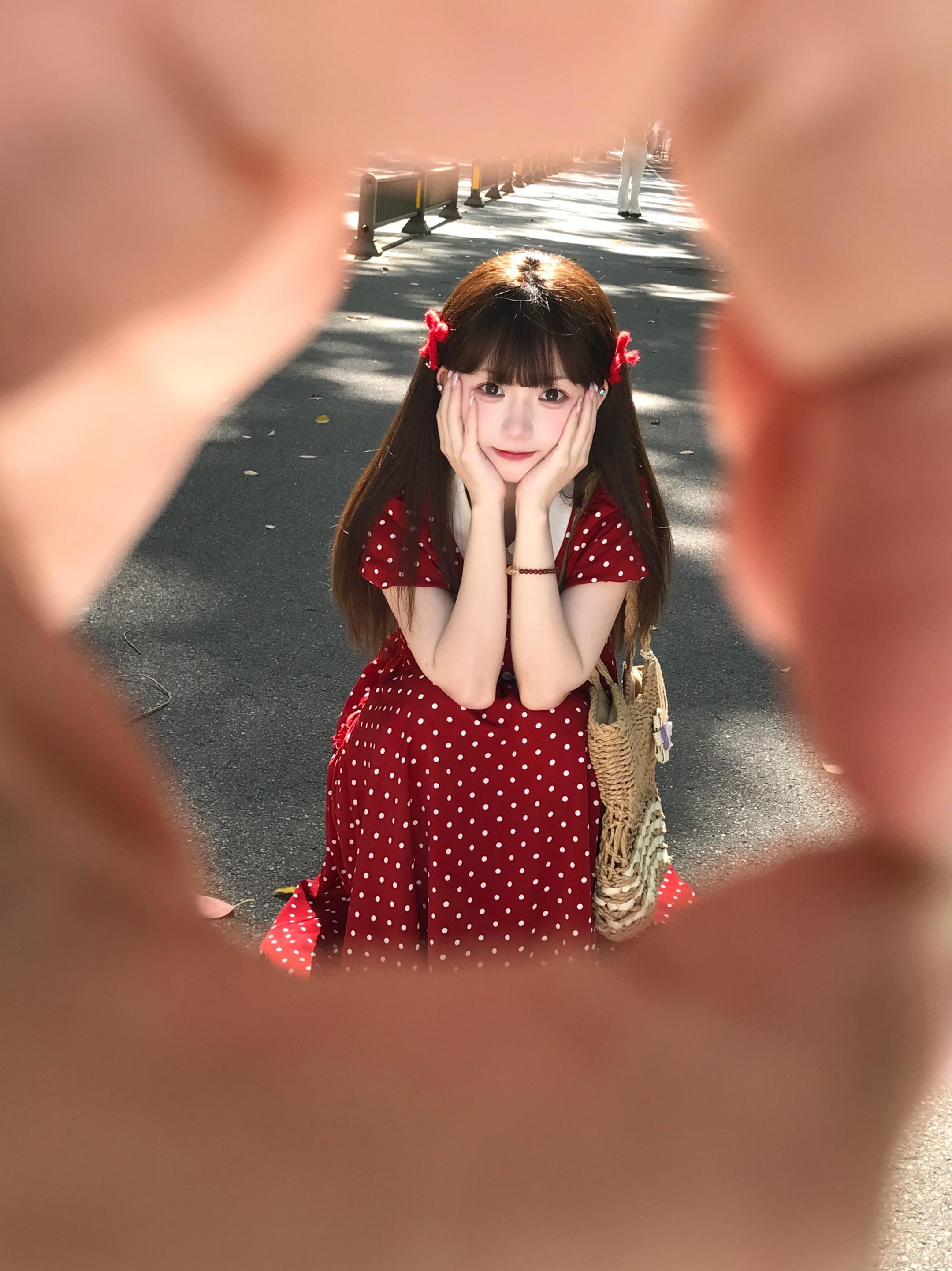 红裙女孩👧🏻