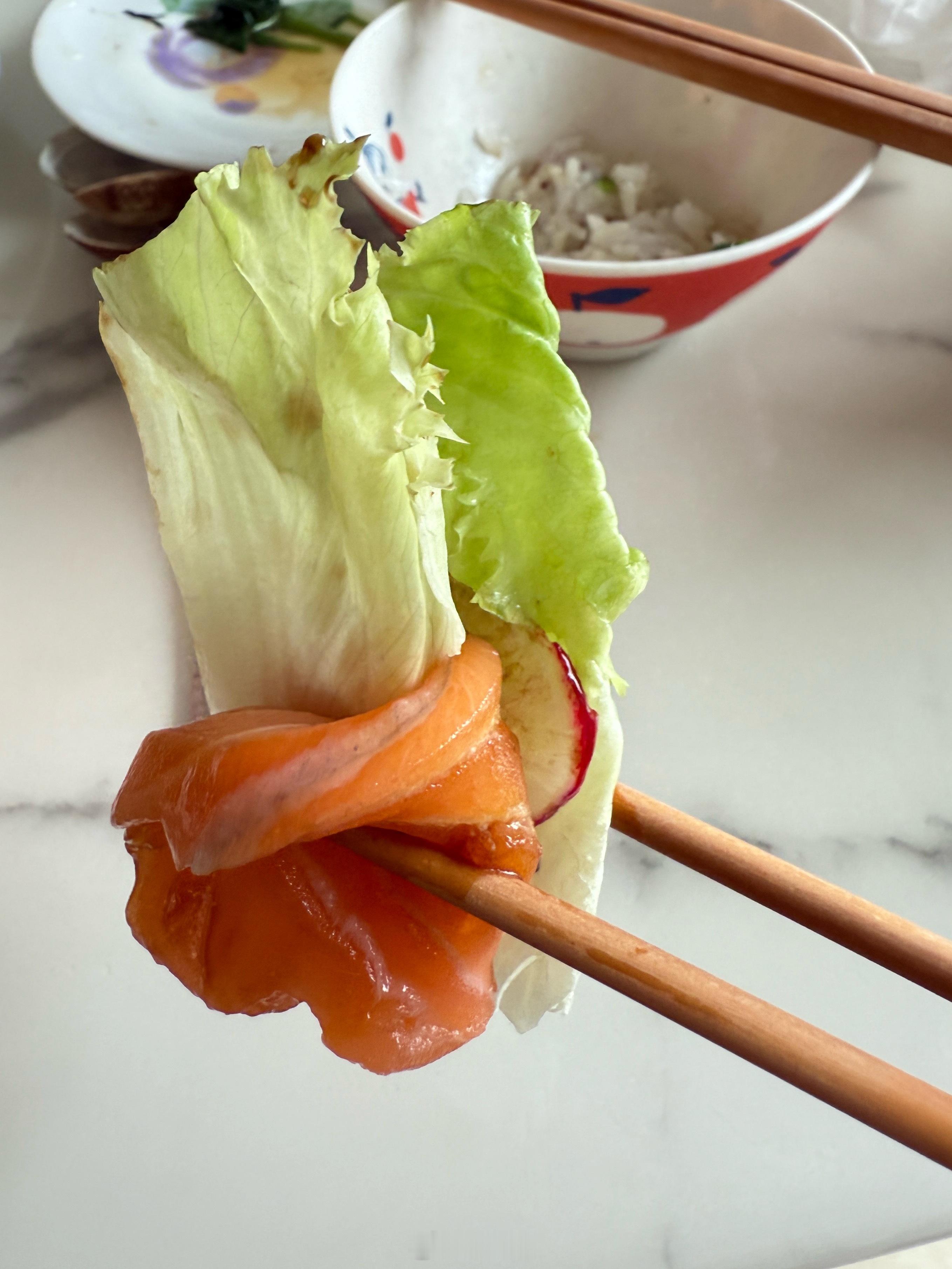 想跟着旅蛙吃沙拉减肥尝了一口立刻放弃沙拉给我滚！好恶心的饮食方式 