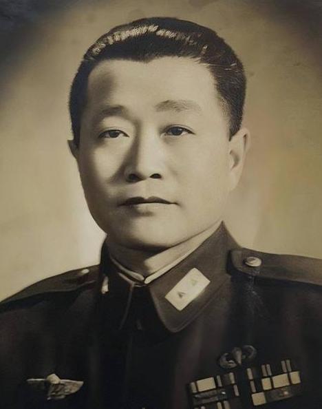 杜聿明下令枪决7名解放军，一人突然站出来阻止，多年后他感激涕零。

麻烦看官老爷