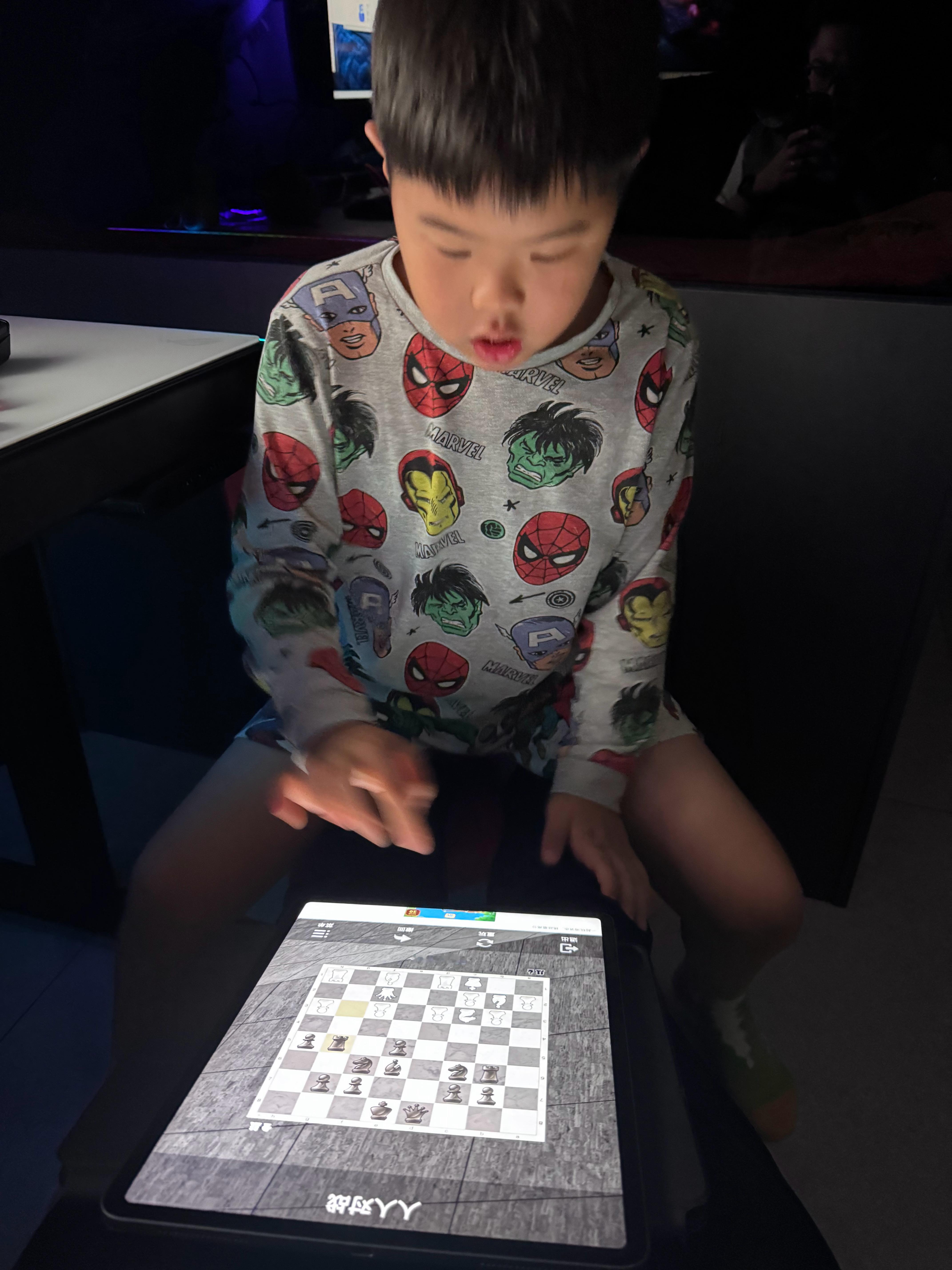 我已经输一晚上了！烦躁！玩儿不过他啊 ​​​