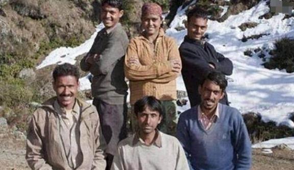 印度“一妻多夫”该如何生活？妻子苦不堪言：和五兄弟轮流过夜，一点都不幸福。

2