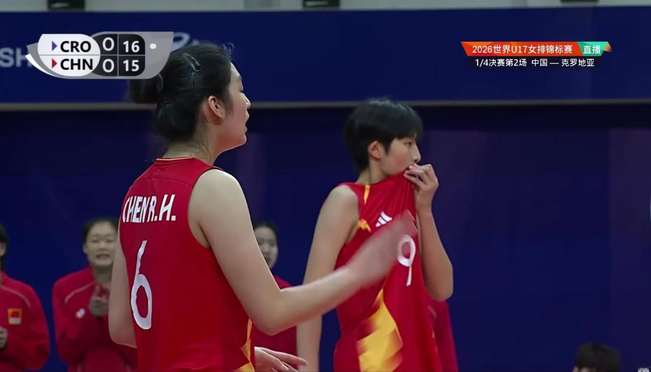 在今日凌晨刚刚结束的比赛中，中国U17女排以大比分3:2淘汰克罗地亚队，有惊无险