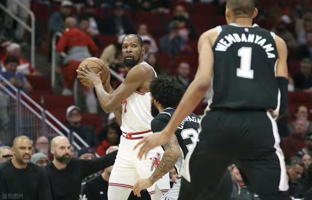 文班亚马28+16+5帽统治末节 马刺16分大逆转火箭 杜兰特空砍24+6马刺v