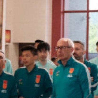 6月14日讯，6月11日中国男足前往遵义会议陈列馆参观学习。张家胜在马雷等人陪同