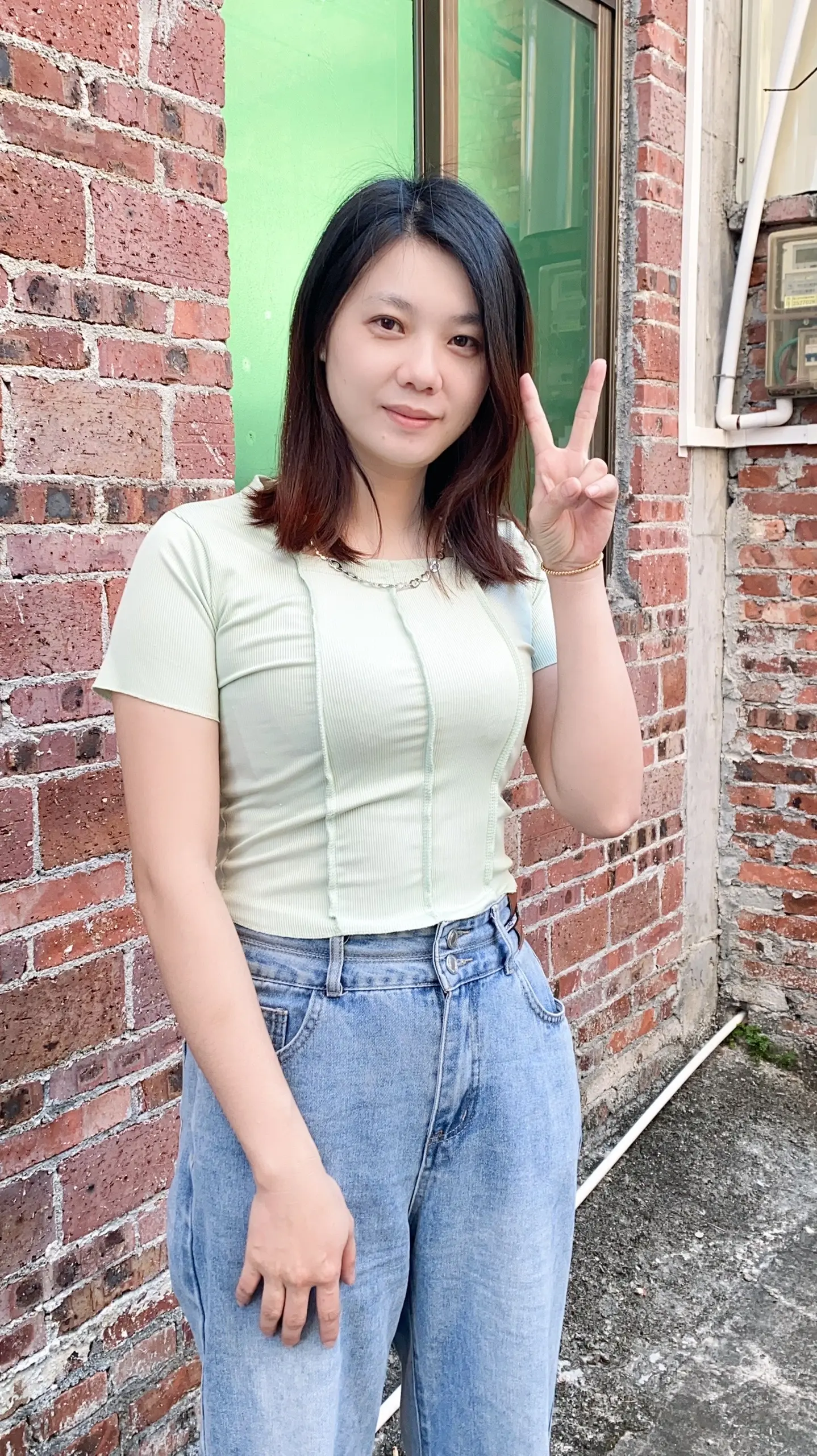 大家好，我叫富婆，还没正式富， 现在开始预富，  到底富还是不富，得看...