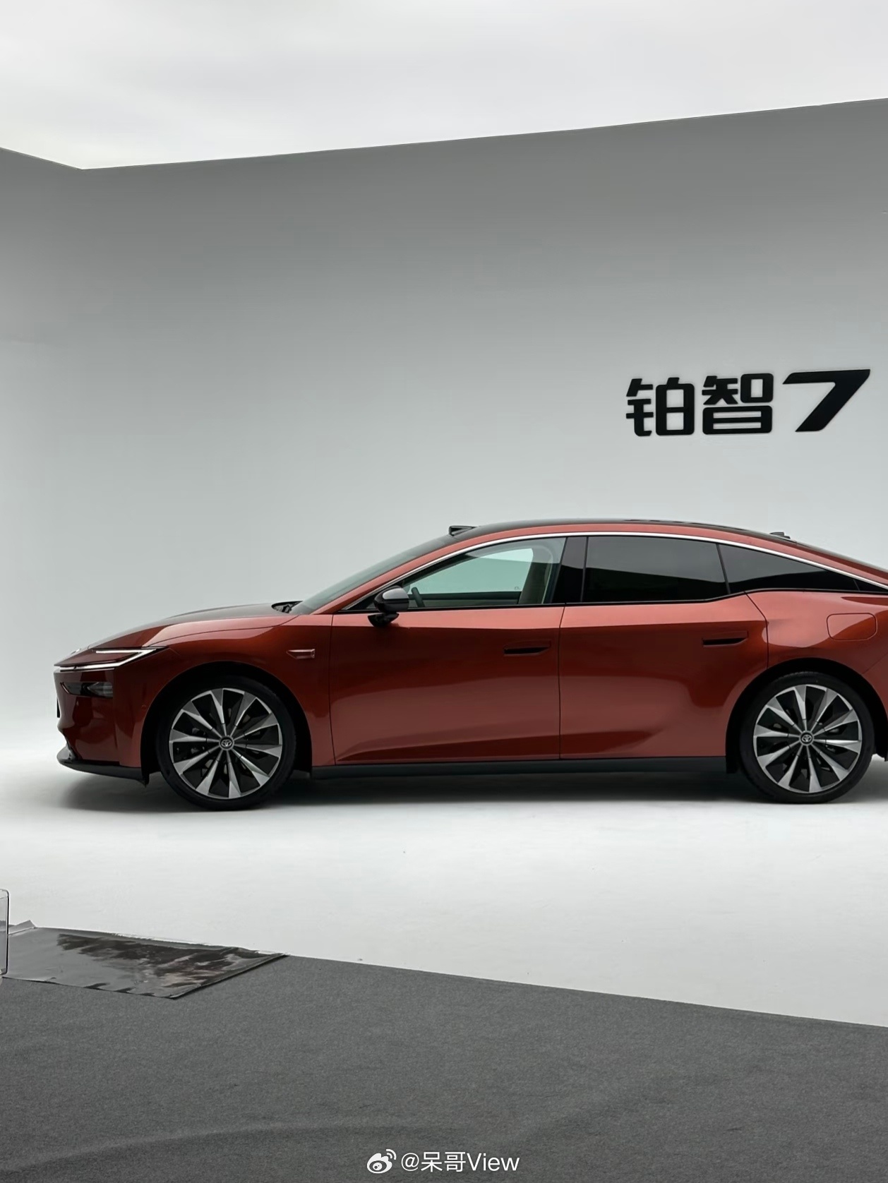 丰田铂智7全面开启试驾29日上市丰田全球首款带SDC减振器双腔空悬的纯电轿车，直