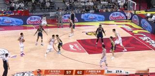 我这赛季看了好多场刘颜诚的比赛，亲眼目睹他对阵福建狂砍27分留住季后赛希望的表现