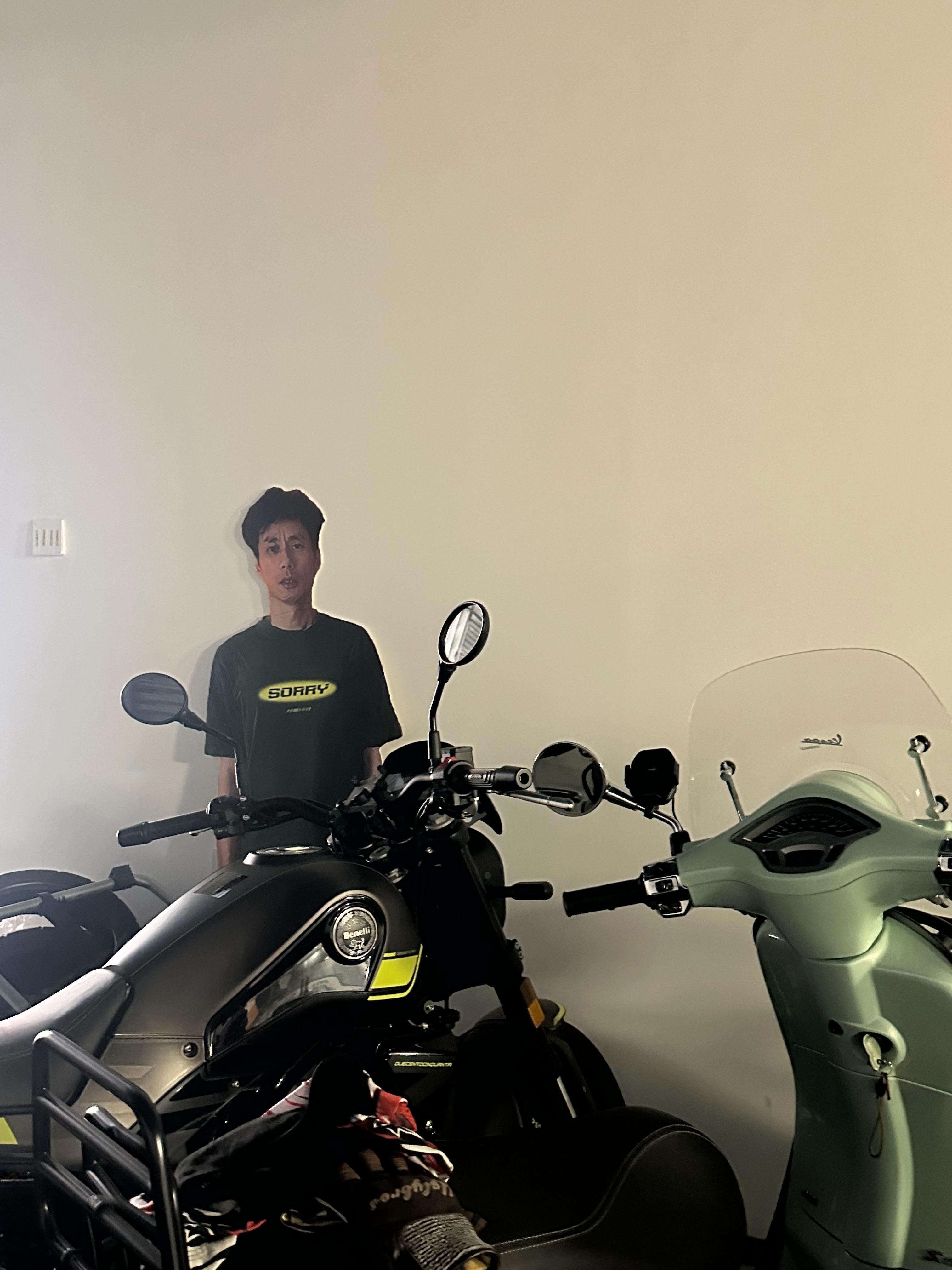 吓我一跳，还以为角落里站个人呢  ​​​