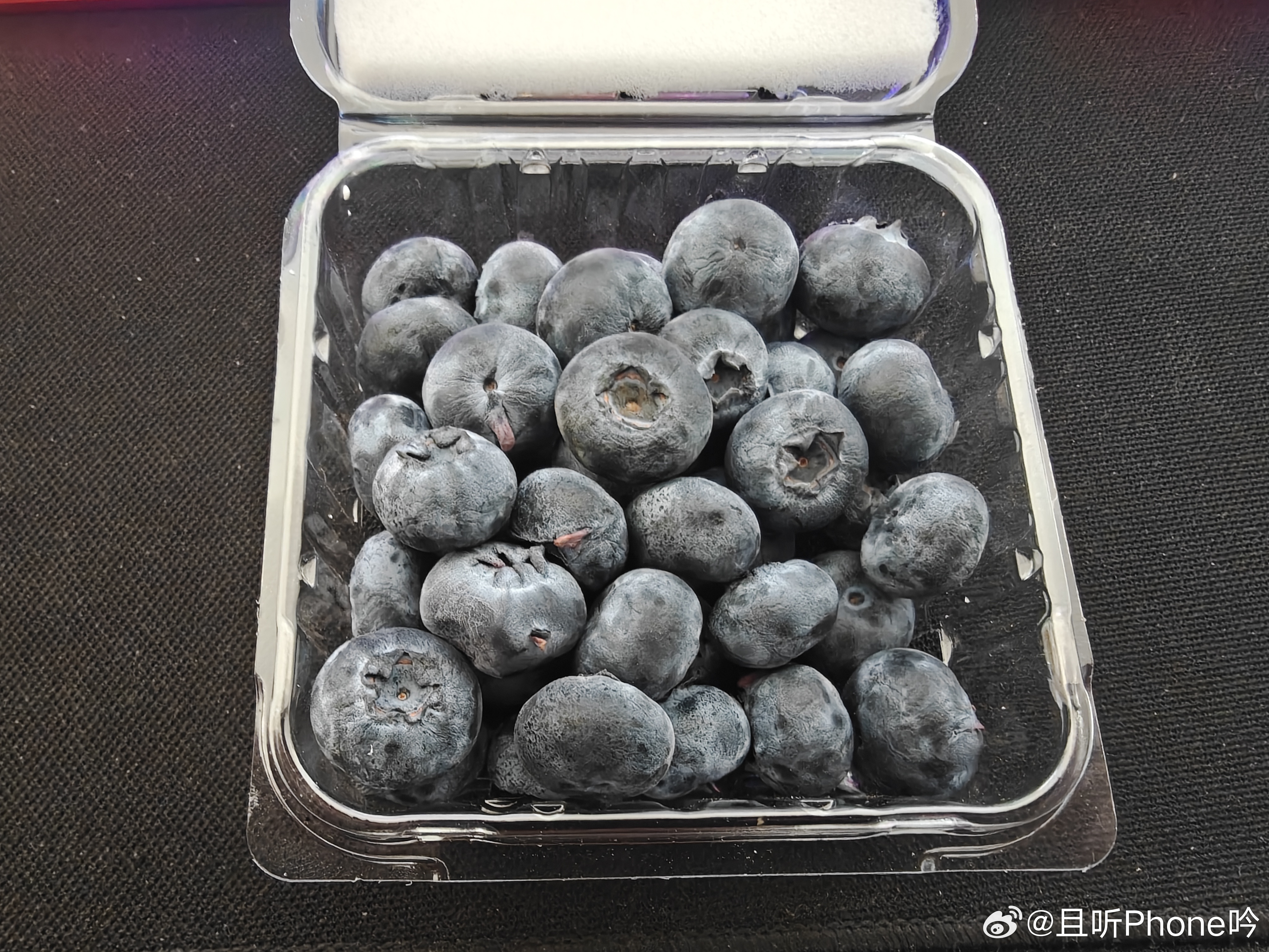 直播间买10盒蓝莓到手每盒不足5颗 有些直播间卖的东西，就是典型买家秀和卖家秀，