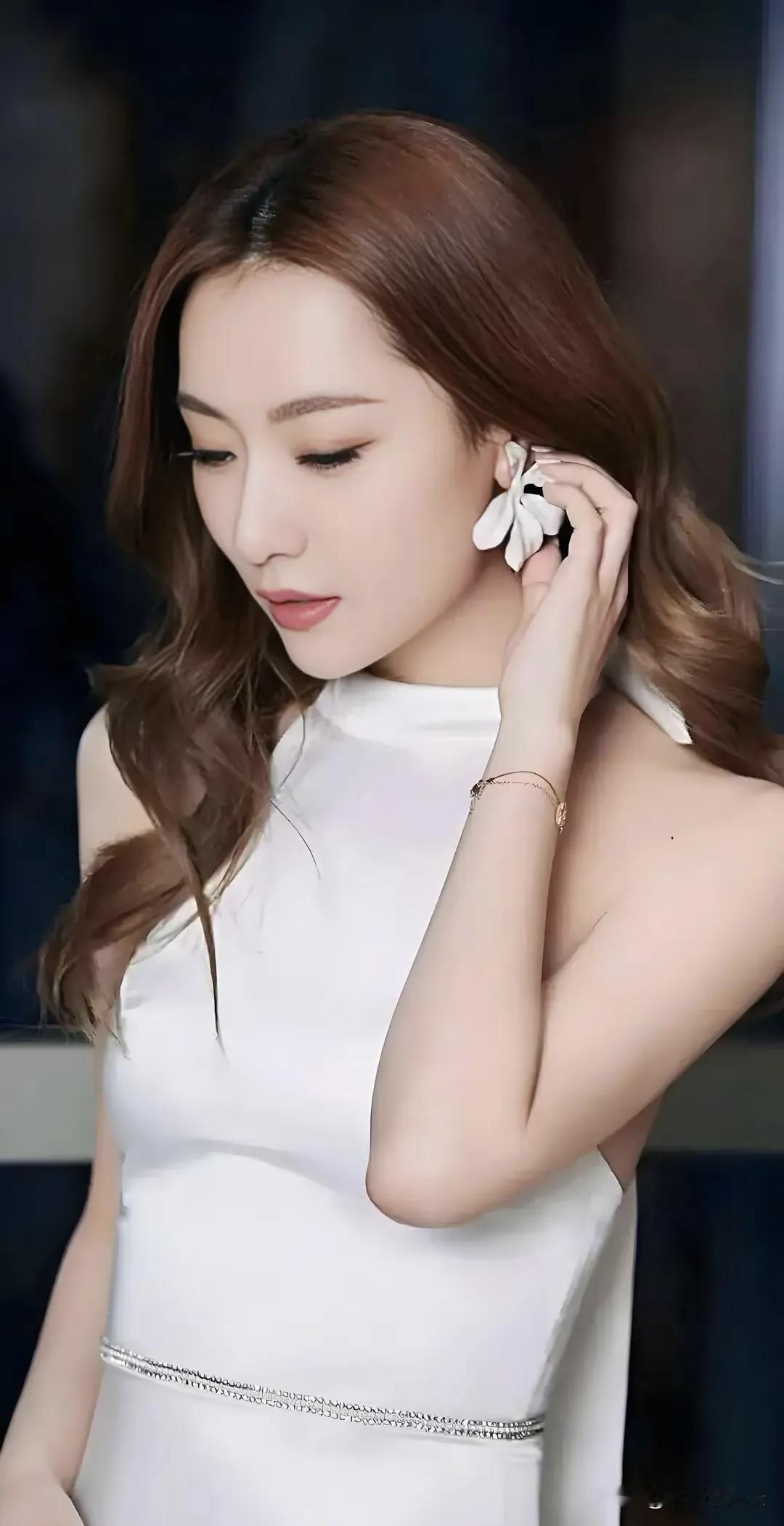 枫叶🍁|白冰，被她的美惊艳到了！这颜值，扛不住一点白冰造型师 高白冰 晒晒手机