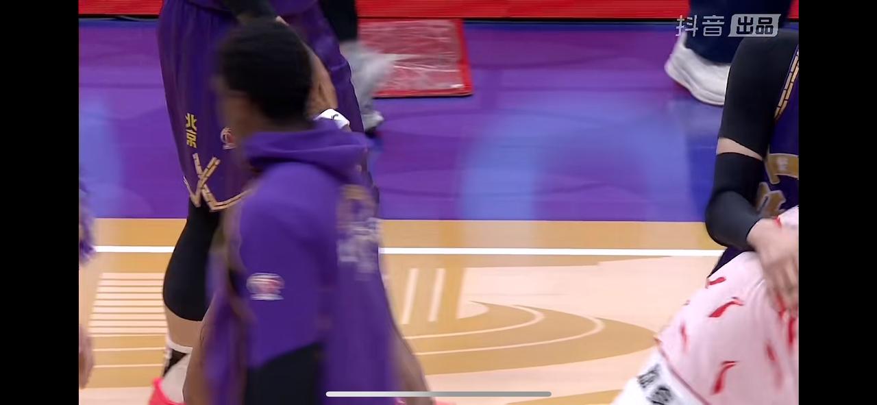 北控这个队太有意思，今天帕克打成什么样了，早不去防守。一直拖到最后3分钟开始上强