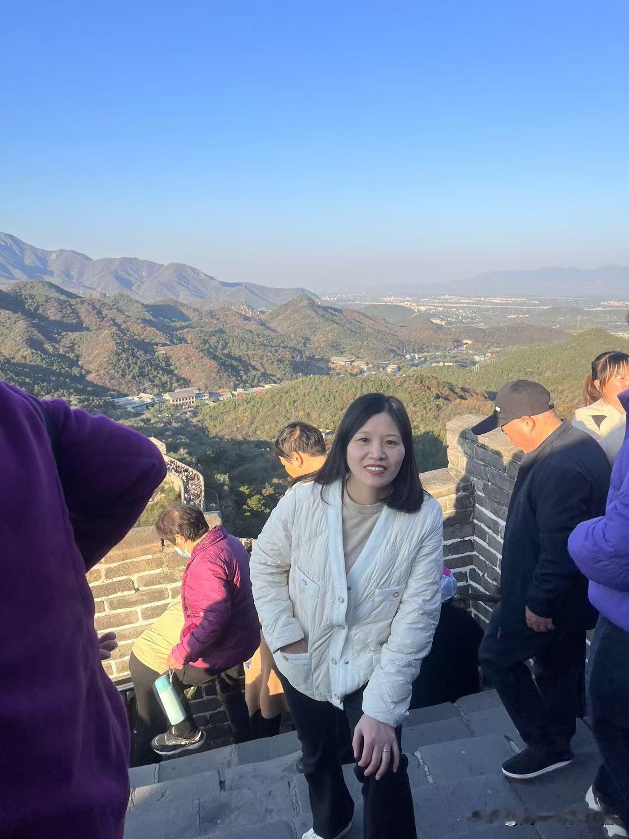 我发现女人过了40岁，买衣服越来越难了。运动装穿不出好的效果，正装穿着又不舒服；