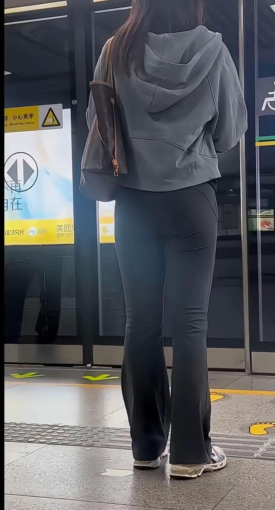 这应该算是背影界天花板，不接受反驳。[笑哭][笑哭]