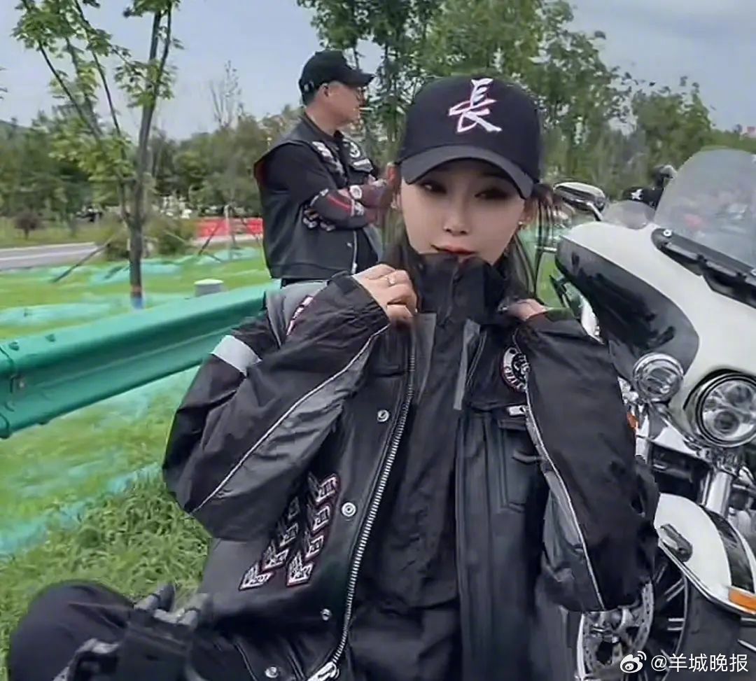 【#网红女骑手祈铄然不幸因车祸去世#】#已有多名机车网红因车祸去世# 据大河报消