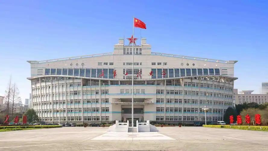 海军工程大学就是为我们普通家庭开的。很多孩子报军校，觉得学校不好选，很简单，你在