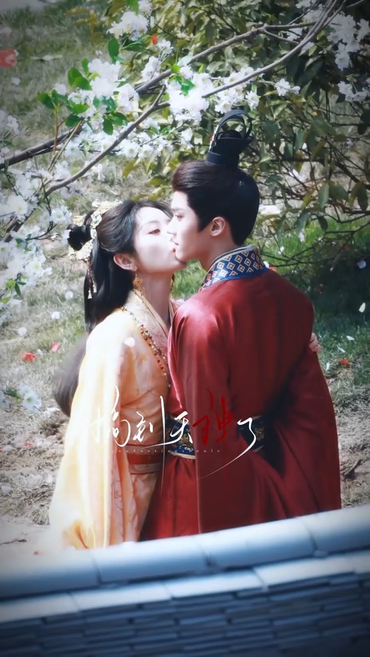 这个魏娆怎么练着练着还偷亲上去了心理委员你不用来了我太得劲了田曦薇闫桉双人舞剑路