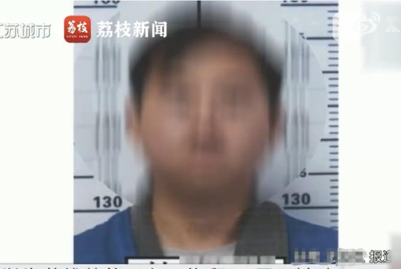 江苏南通，一男子寂寞难耐，进入按摩店找了女技师，发生了不应该的事情，没想到被当场